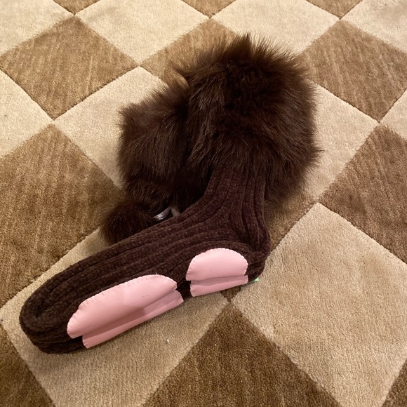 ❤️NWT❤️KIDS SLIPPER SOCKS WITH FAUX FUR TRIM - Picture 2 of 7